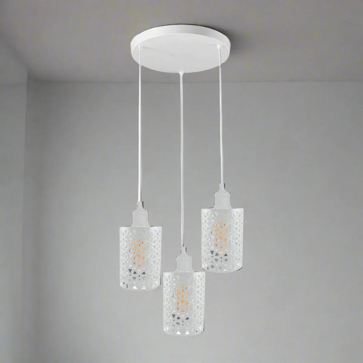 White 3 light pendant lighting – vintage/retro metal and PVC housing, E27 base, 95 cm adjustable cable, dimmable design