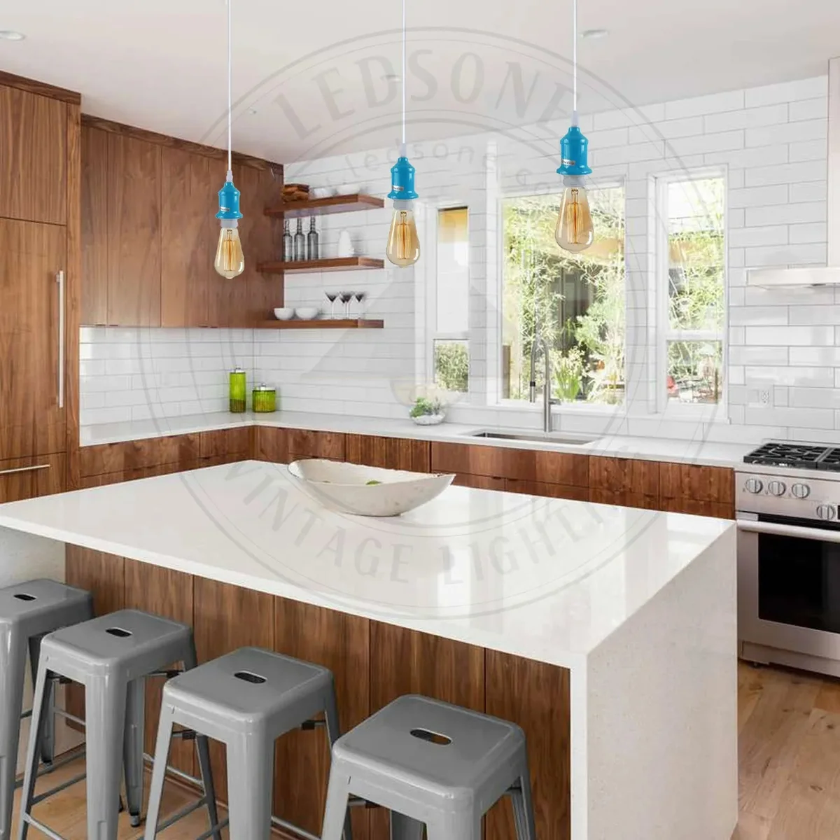 Pendant light holder with 95cm PVC cable, vintage style, metal body, E27 socket, for indoor installation.