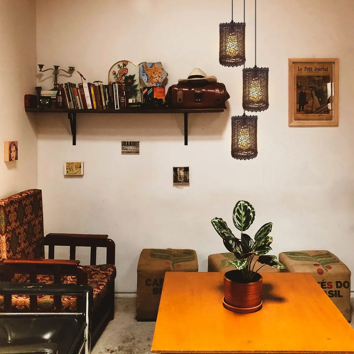 Indoor ceiling light with a 3‑head rattan pendant, vintage style, 14 cm diameter shade, 22 cm height, hanging on 95 cm cable.