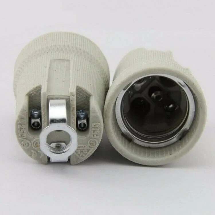 Heat resistant lamp holder with metallic screw‑base, ceramic interior for E27 socket, vintage metal design