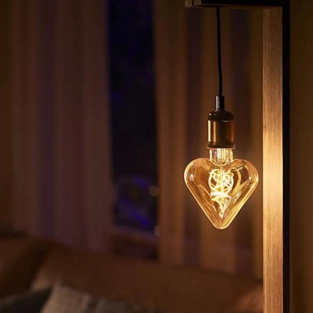 Heart shaped LED bulb in bright warm white, E27 Edison screw base, glass with copper filament, 4W LED