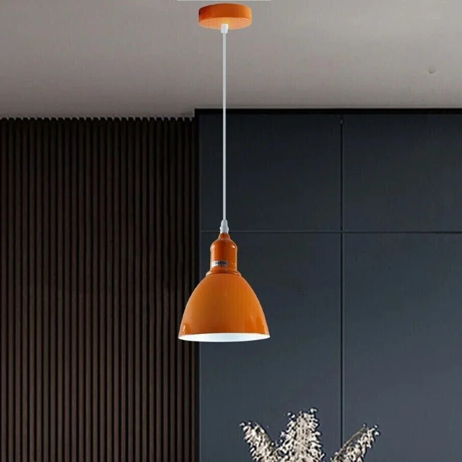 Vintage pendant lighting fixture with metal body, PVC shade, 10cm base and 95cm cable, suitable for indoor use.