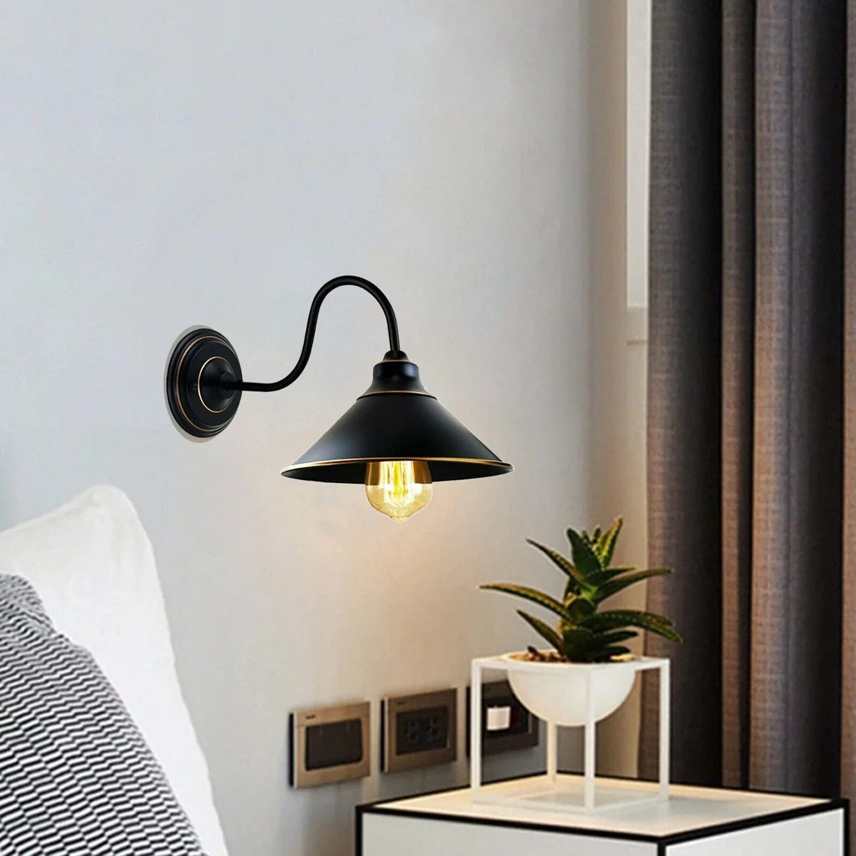 Industrial vintage black wall lamp with metal body, round black ceiling plate, E27 socket.