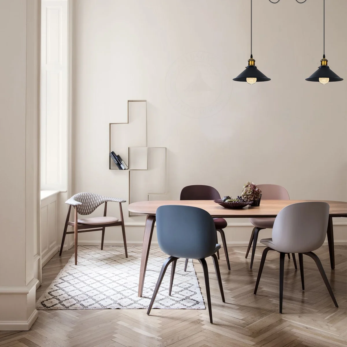 Black industrial ceiling pendant light with 22 cm metal shade, PVC cable, two light holders, hanging from ceiling.