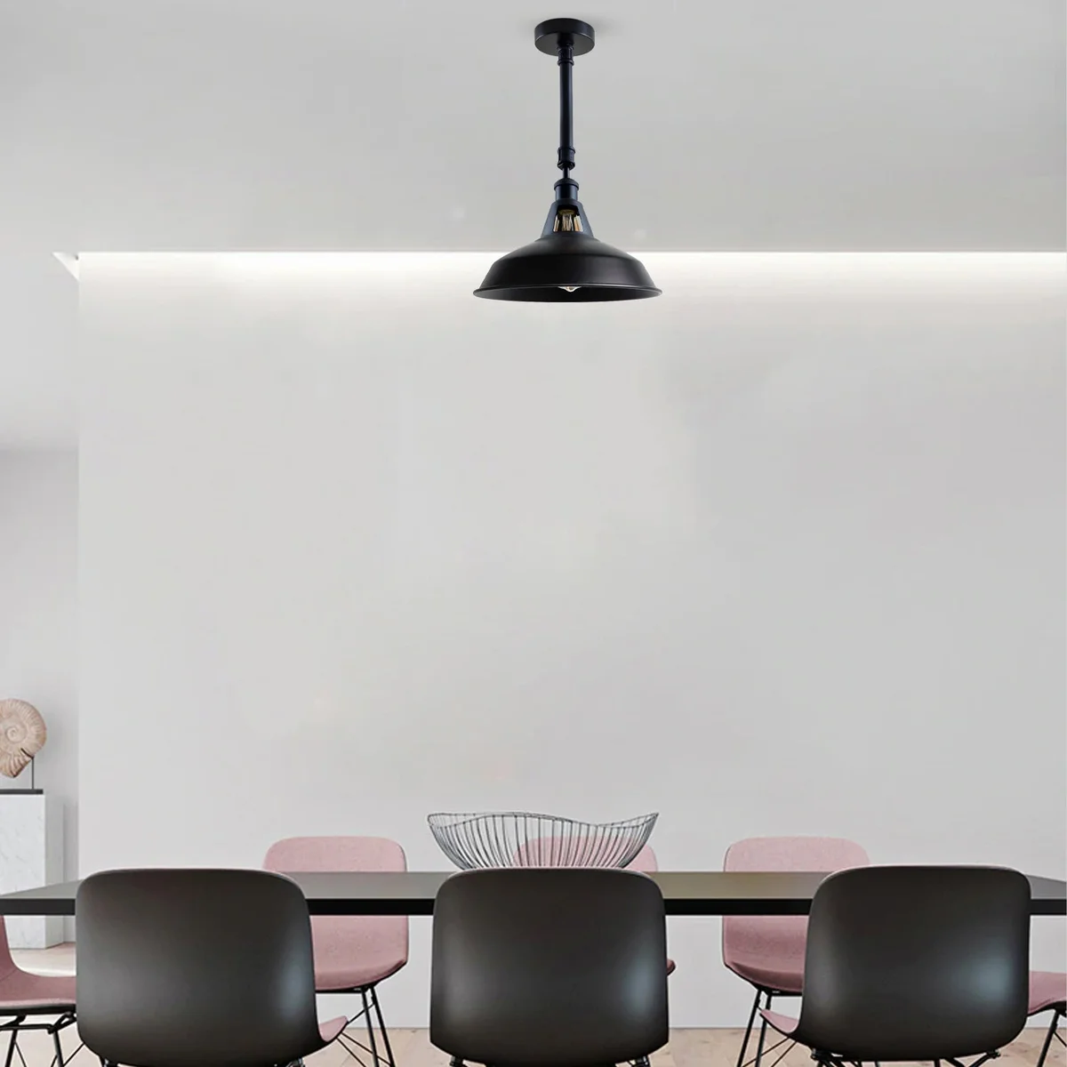 Black iron industrial style E27 bulb ceiling light with curved metal shade, 10cm diameter, vintage retro look.