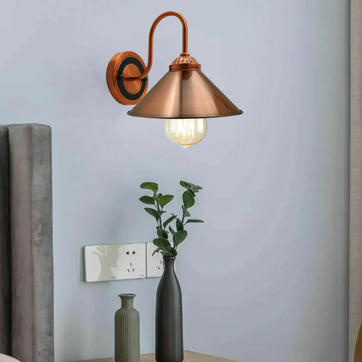 Painted metal lamp with wire cage, rustic finish, mounting bracket, E27 socket – ideal for indoor walls.