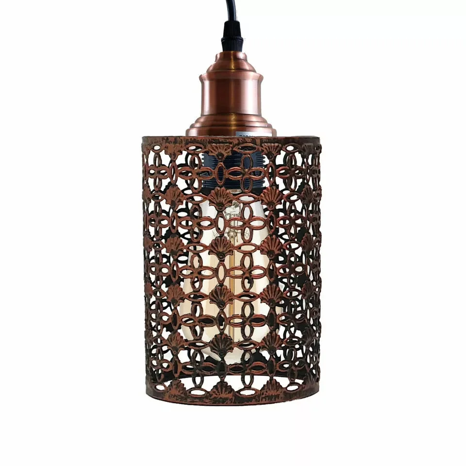Adjustable cage pendant light in rustic red metal and PVC, hanging 95cm above ceiling, with metal cage and hanging cord.