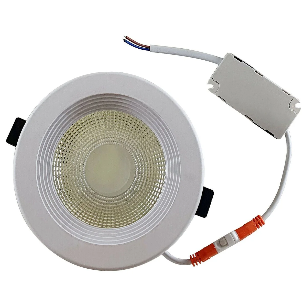 Round ultra thin LED downlight in a ceiling recess with cool white light and aluminium + acrylic housing.