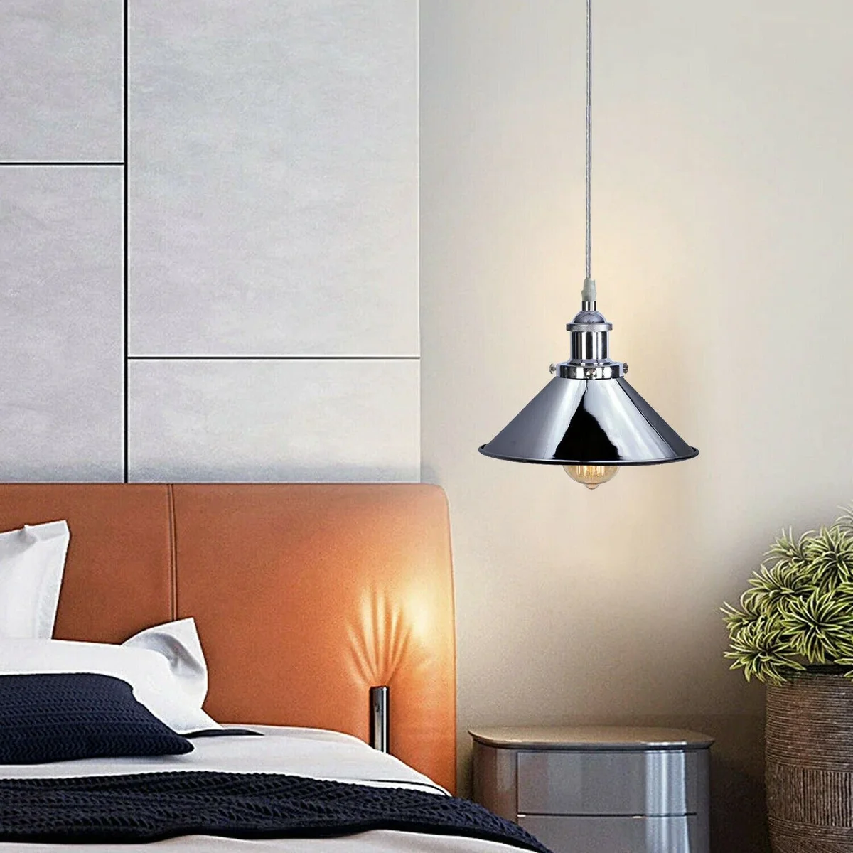 Metal ceiling pendant light in chrome finish, featuring adjustable 95 cm cable, metal lampshade and base.