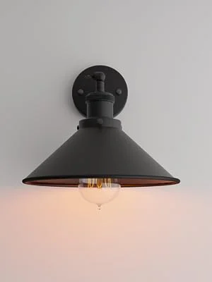 Black metal wall sconce with cone shade, retro indoor lighting style, E27 base, suitable for home and cafe decor.