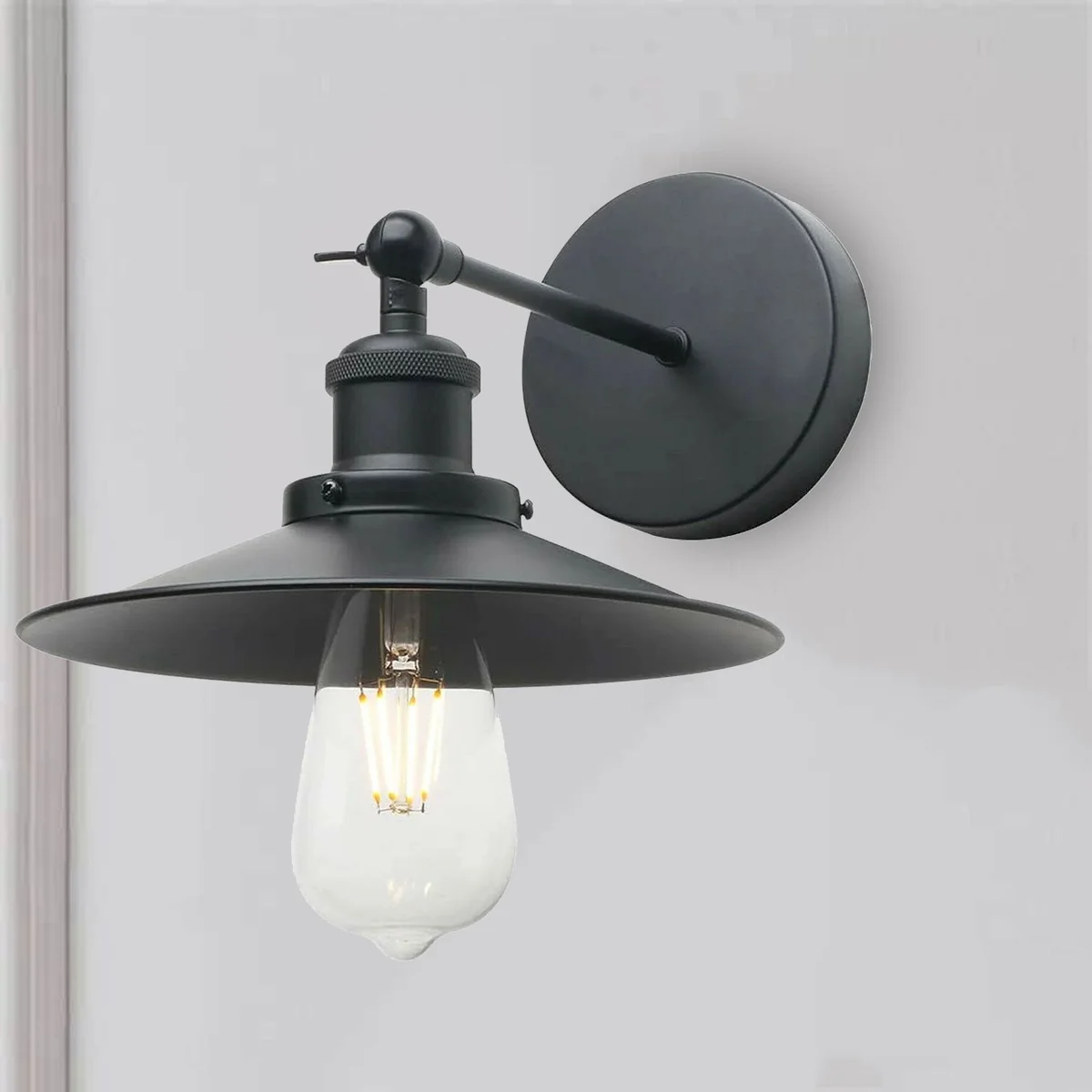 Black wall light with flat metal base, vintage style, includes lamp base, wall arm, lampshade. E27 socket.