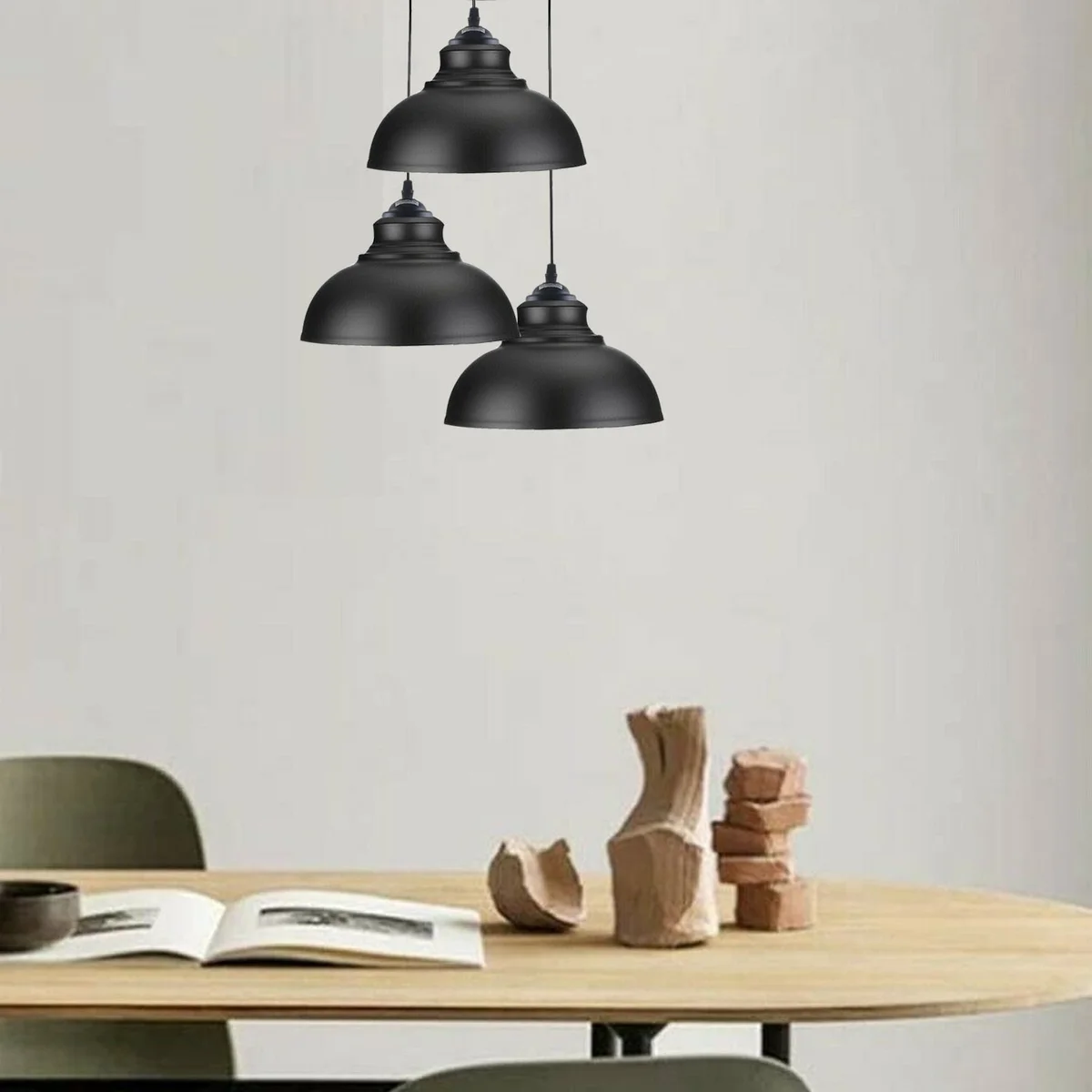 Modern black curvy pendant light with E27 bulb base, hanging from a 95 cm PVC cable, metal body, sleek design.