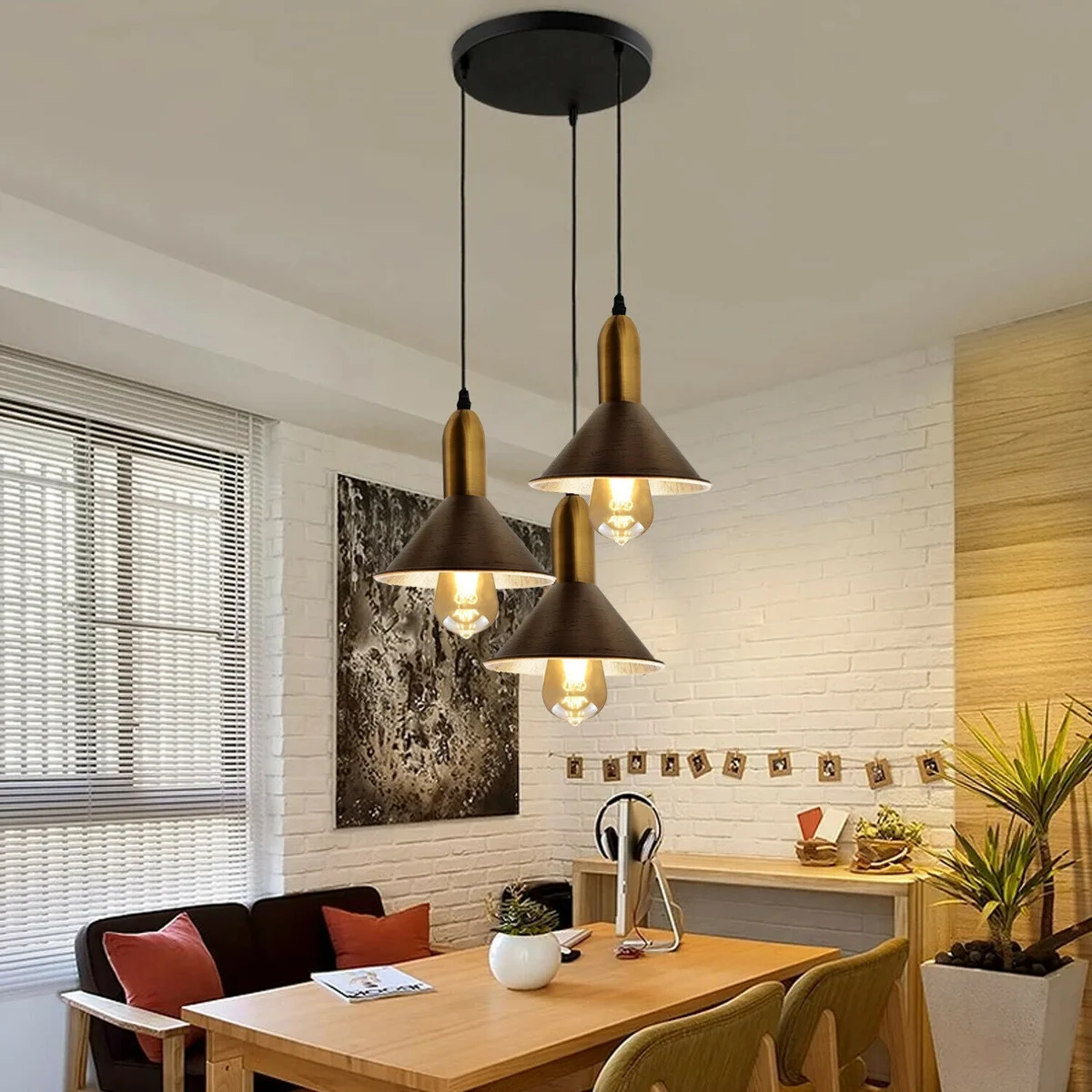 Brushed copper ceiling light with 3 light holders, metal and PVC cable, 95cm drop, 3 light shades, rounded ceiling plate.
