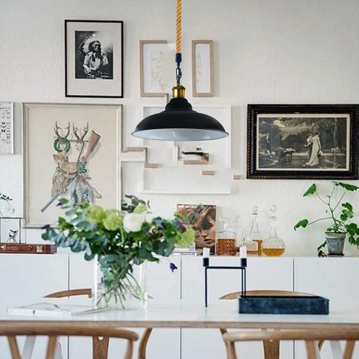 Black pendant light featuring a gold holder, metal shade, and 95 cm adjustable cable.