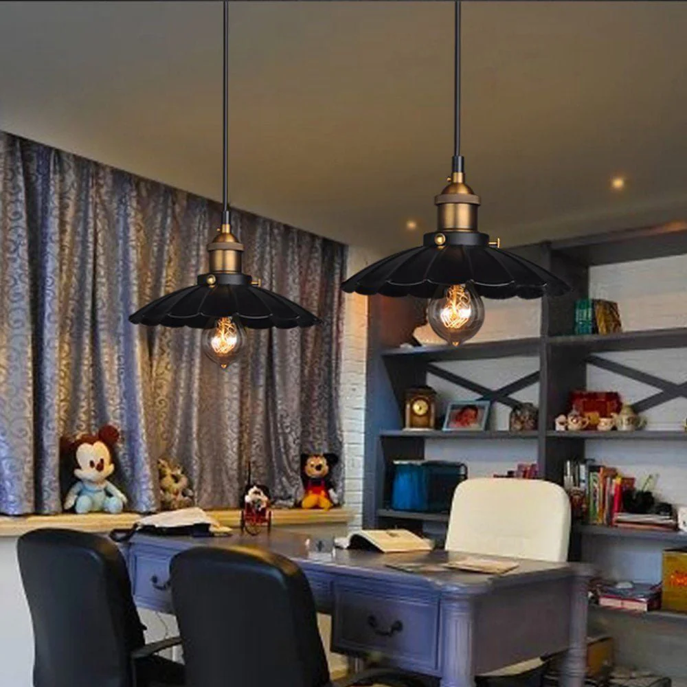 Black wavy metal vintage ceiling pendant lamp with round canopy, 25cm shade, 20cm height, cable and E27 socket.