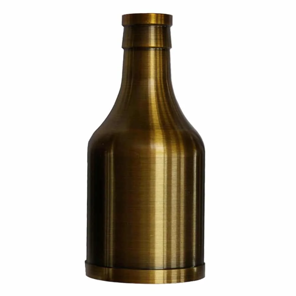 Close‑up of a yellow brass lamp holder, aluminium body, 27 mm E‑27 socket, sleek vintage style.