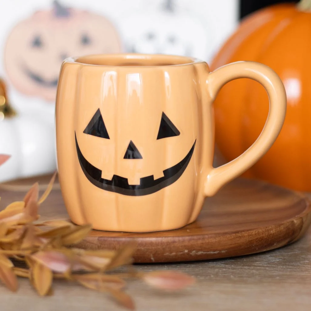 Smiling orange jack-o'-lantern mug shaped like a pumpkin with 380ml capacity, ideal for Halloween drinks