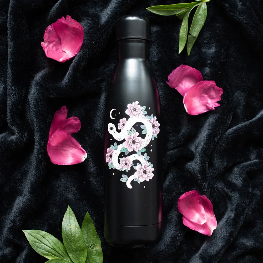 Dark metal water bottle with floral snake design and screw-top lid, 500ml capacity for hot or cold drinks