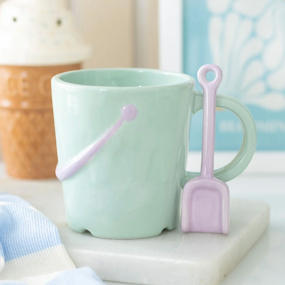 Pastel bucket mug with spade-shaped spoon, ceramic, 350ml, seaside style for coffee or beach-themed parties