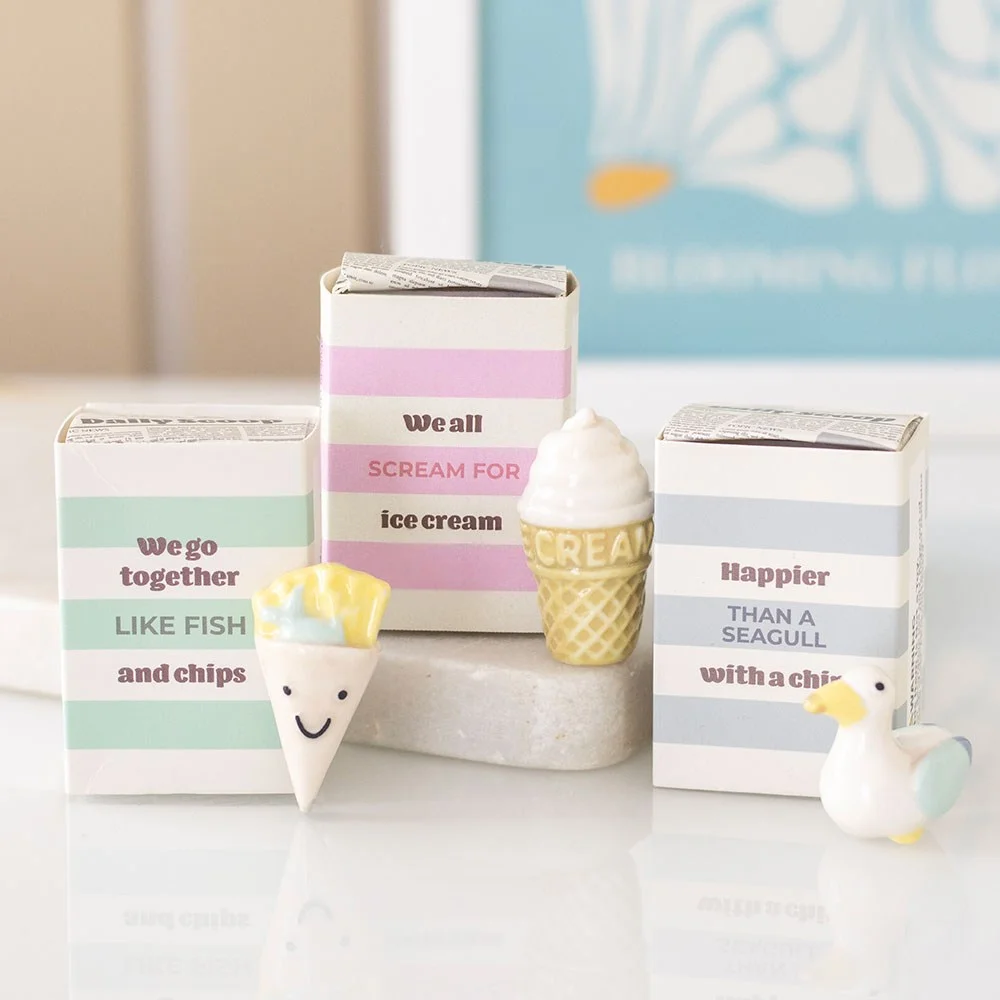 Set of 24 ceramic seagull token gifts and ice cream designs in seaside-themed display box for souvenirs or party favours