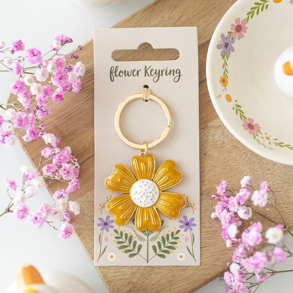 Yellow daisy keyring made of alloy and enamel with bright yellow petals and a silver keyring attachment