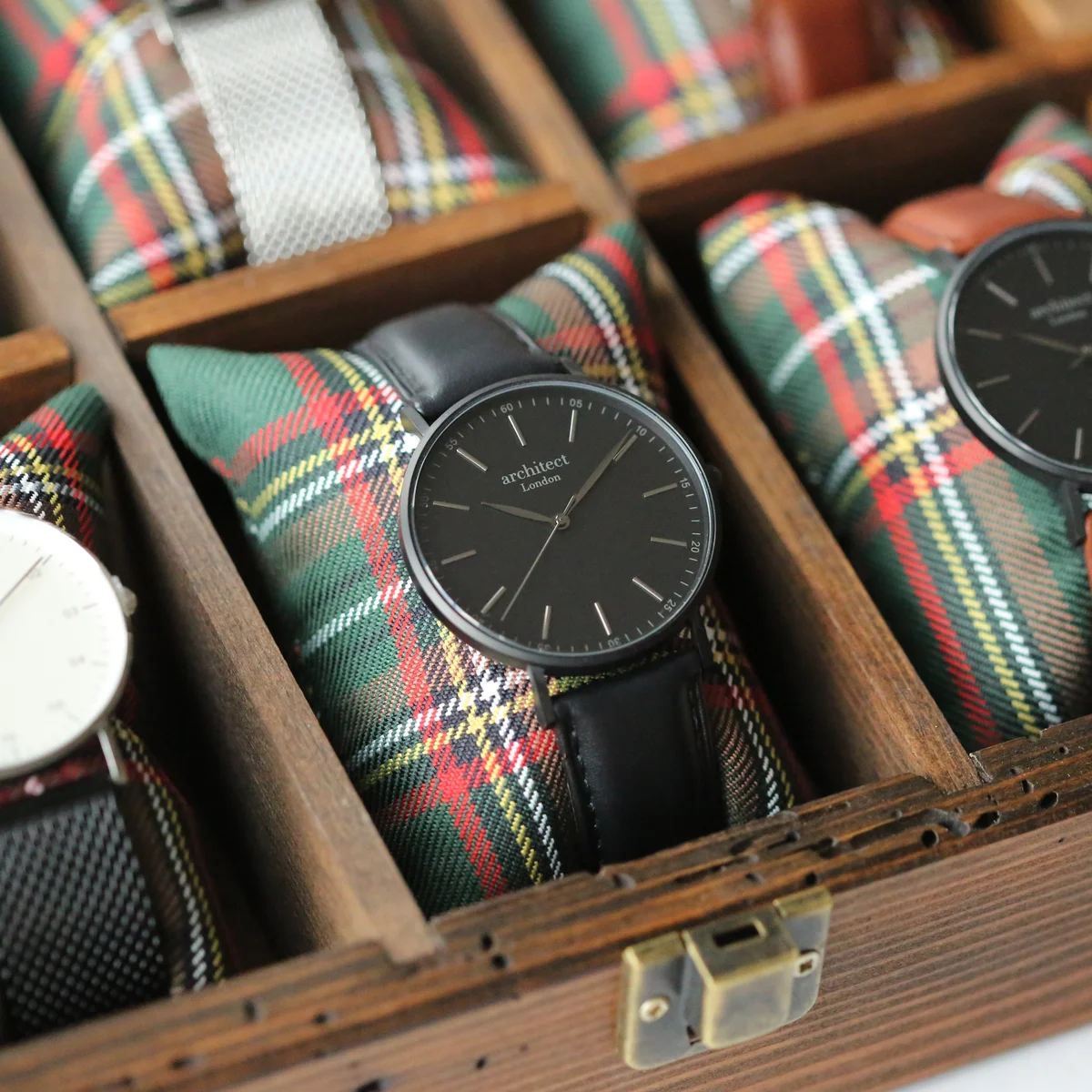 Men’s contactless payment watch with minimalist black leather strap and modern font engraving on the dial