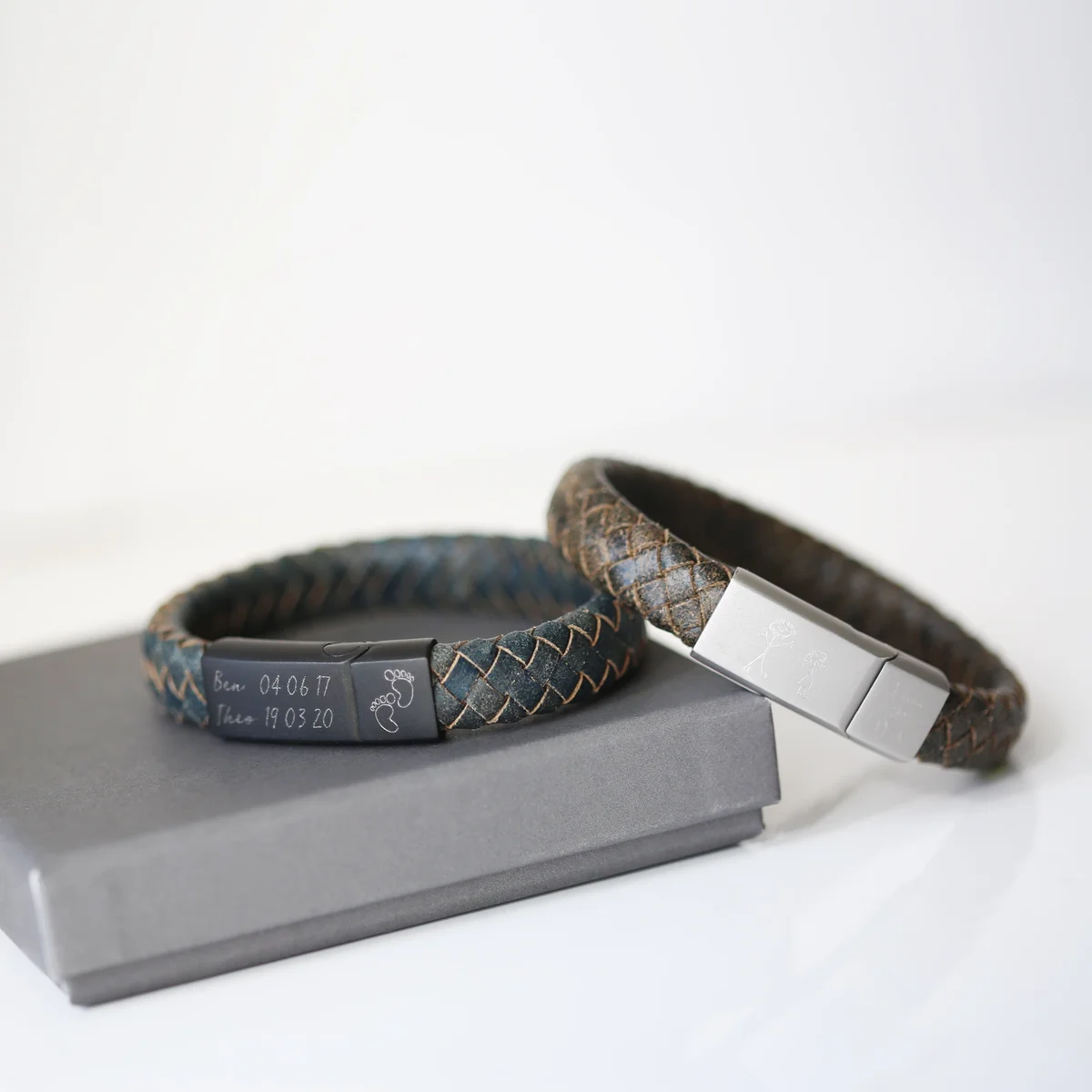 Personalised leather bracelet in iron colour with handwritten engraving on genuine leather strands and snap-lock clasp