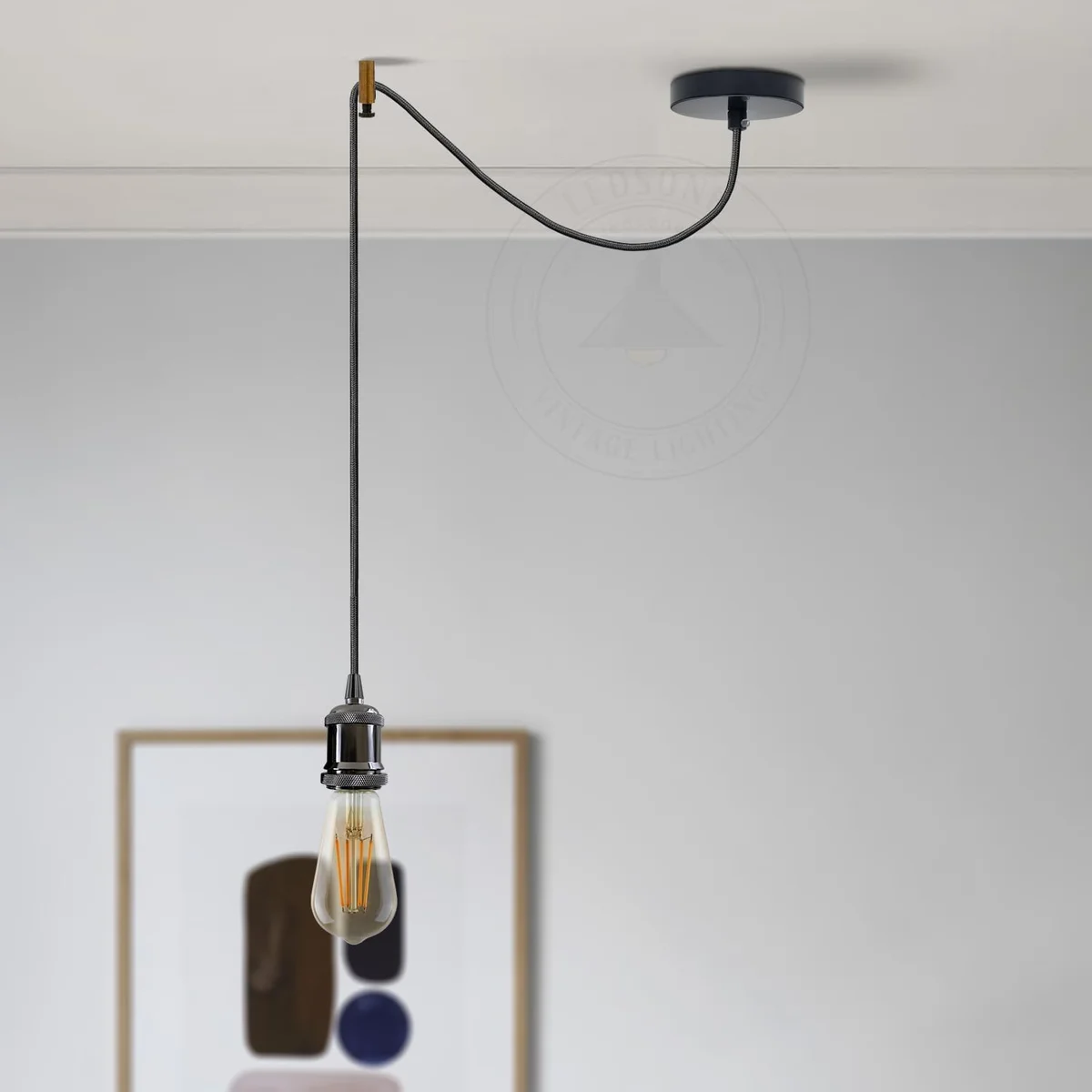 Vintage industrial pendant light with single-head spider design and adjustable 195cm hanging length in black metal finish